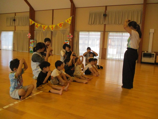 大きな栗の木の下で