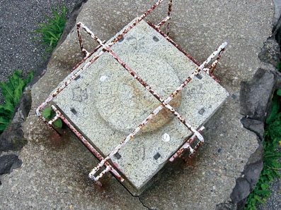 方角石（石造方位盤）の画像