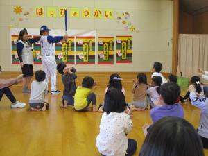 バットの持ち方を教えてもらった写真