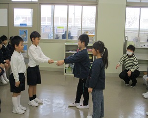 プレゼントをもらう画像