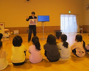 警察官の話の画像