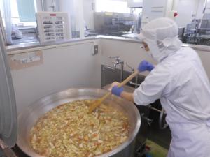 今日のこんだて画像2（調理の様子）